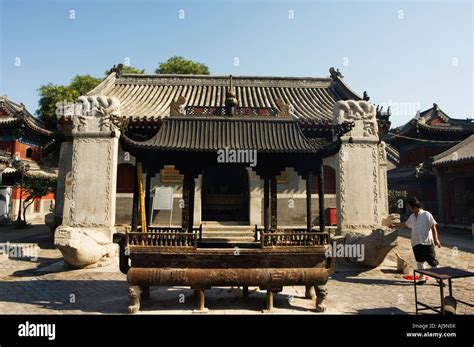 Baiyun Temple: Ancient Wonder and Spiritual Oasis for Reflective Travelers!