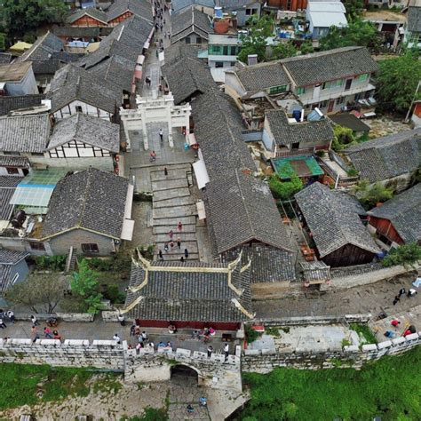 Qingyan Ancient Town: A Picturesque Blast From Guiyang's Past and a Foodie Paradise!