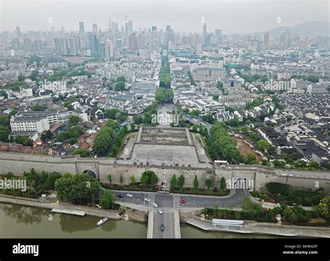  Zhonghua Gate Towers! Soaring Structures of History and Architectural Splendor!